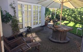 Charmerende byhus i Præstø centrum